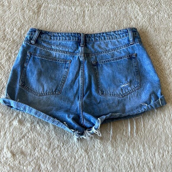 Fashion Nova distressed jean shorts size xl - Picture 4 of 16